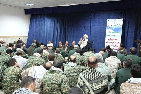 آیت الله علما در دیدار با فرماندهان سپاه، ارتش و نیروی انتظامی در هفته بسیج