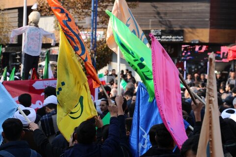 تصاویر/ راهپیمایی مردم ارومیه در حمایت از بیانات رهبری و دفاع از امنیت و اقتدار کشور