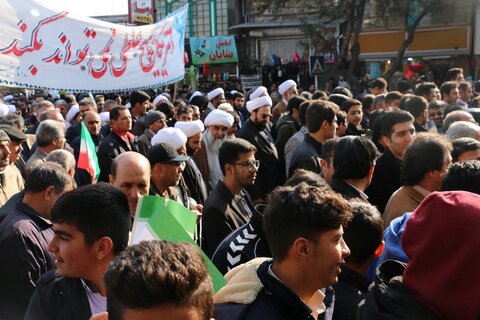 تصاویر/ راهپیمایی مردم ارومیه در حمایت از بیانات رهبری و دفاع از امنیت و اقتدار کشور