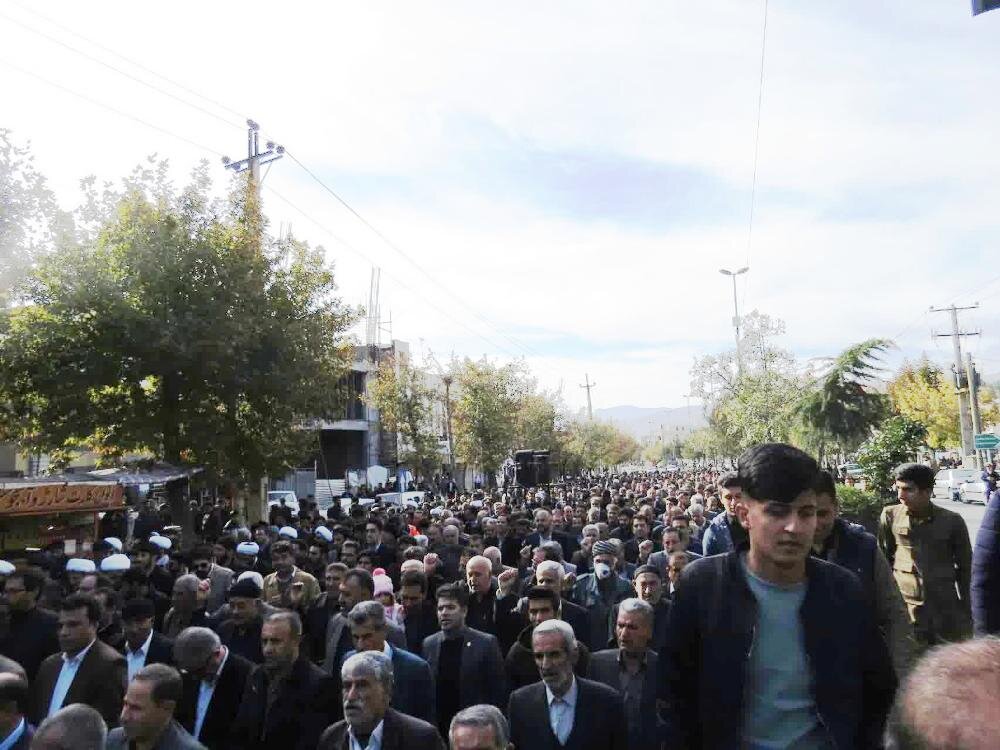 تصاویر/ راهپیمایی روحانیون و مردم کامیاران در محکومیت عوامل آشوب و فتنه در کشور