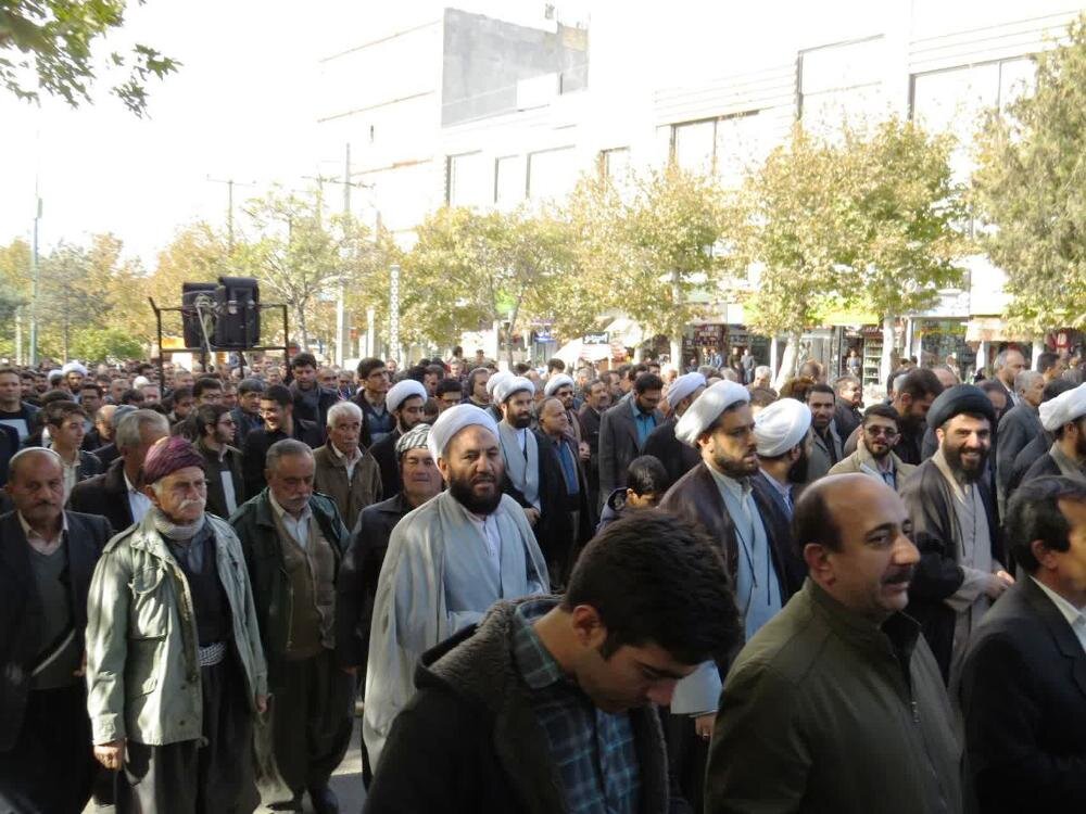 تصاویر/ راهپیمایی روحانیون و مردم کامیاران در محکومیت عوامل آشوب و فتنه در کشور