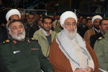 حضور طلاب و روحانیون قزوین در تجمع باشکوه بسیجیان+ عکس