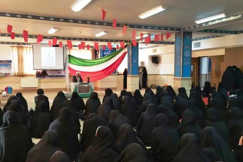 تصاویر/ ویژه برنامه هفته بسیج در مدرسه علمیه خواهران ریحانه النبی (س) سنندج