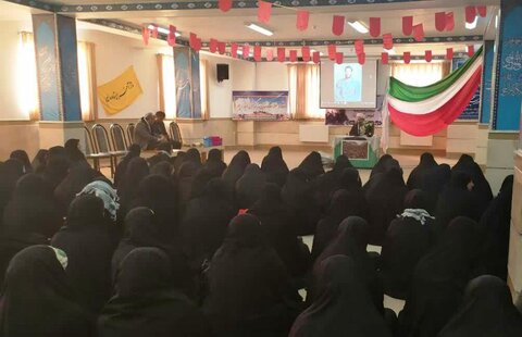 تصاویر/ ویژه برنامه هفته بسیج در مدرسه علمیه خواهران ریحانه النبی (س) سنندج