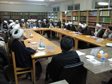 تصاویر/ نشست نقد و  ارزیابی مبانی معرفتی ناصرالدین البانی در مدرسه علمیه ولیعصر(عج) تبریز