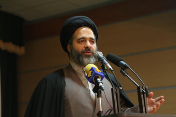 مدیر پژوهشکده فقه نظام: طلاب نرم افزار فکری اداره نظام اسلامی را تولید کنند