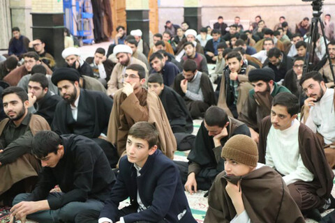 تصویری رپورٹ| حوزہ علمیہ بناب میں "ایک رات شہداء کے ساتھ" کے عنوان سے محفل