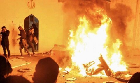 آتش زدن کنسولگری ایران در شهر نجف