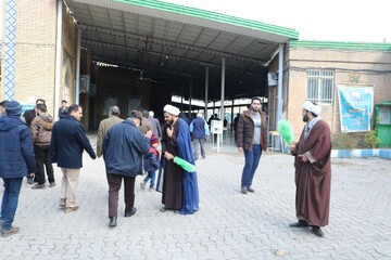 خدمت رسانی طلاب همدانی به نماز گزاران نماز جمعه