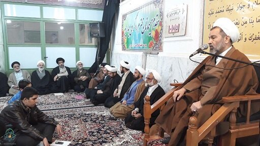 تقدیر از خدمات مدیر سابق مدرسه علمیه اهل البیت(ع) سبزوار
