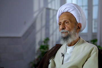 اطاعت از رهبر انقلاب را افتخار خود می دانم