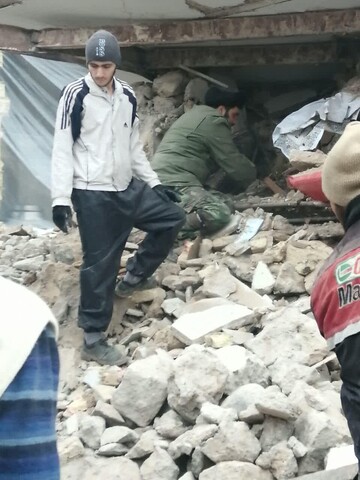 خدمت رسانی طلاب جهادی مدرسه علمیه امیرالمومنین(ع) تبریز در روستاهای زلزله زده میانه 