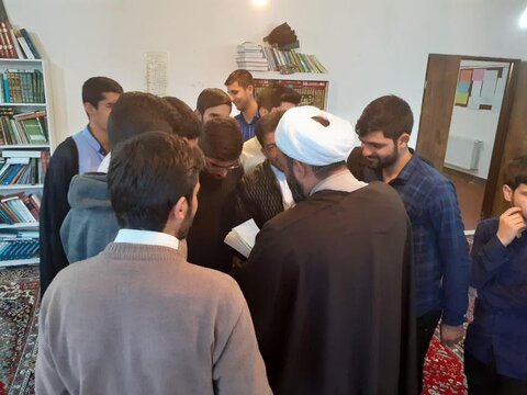 نشست معاونان آموزش و پژوهش حوزه علمیه کردستان با طلاب بیجاری