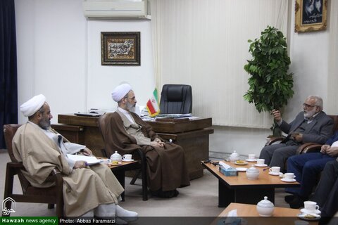 بالصور/ رئيس لجنة الإمام الخميني(ره) للإغاثة يلتقي بآية الله الأعرافي بقم المقدسة