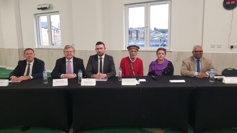 جلسه پرسش و پاسخ از نمایندگان احزاب بریتانیا در مسجد آبردین