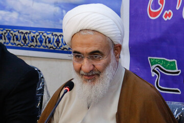 جامعه مداحی بر روی موضوع استکبارستیزی متمرکز شود