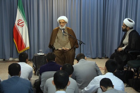 تصاویر/ دیدار جمعی از طلاب تهران با آیت الله کعبی