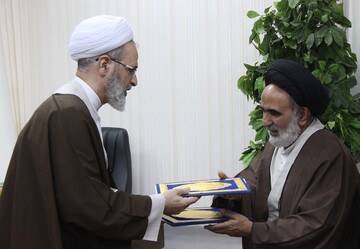 هم افزایی مرکز خدمات و مرکز مدیریت حوزه‌های علمیه با امضای تفاهم‌نامه همکاری