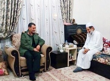 فرمانده سپاه کردستان از امام جمعه مریوان عیادت کرد