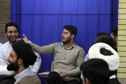 جلسه پرسش و پاسخ طلاب همدانی با نماینده ولی فقیه در استان 