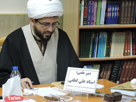 تصاویر/ نشست نقد و رونمایی از کتاب ابوالاحرار در مدرسه علمیه ولیعصر(عج)