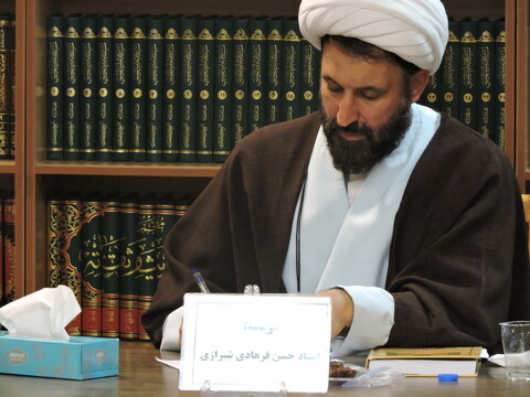 تصاویر/ نشست نقد و رونمایی از کتاب ابوالاحرار در مدرسه علمیه ولیعصر(عج)
