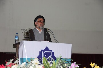 نظام آموزشی حوزه  از تعلیمی و حافظه محور به پژوهش محور تغییر می کند