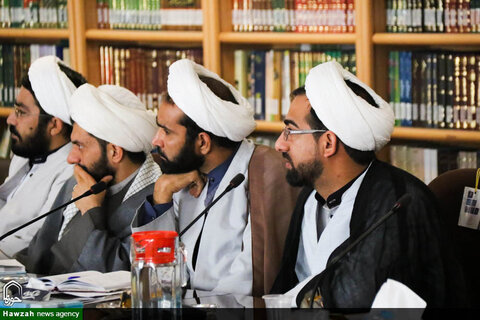 نشست هم اندیشی معاونین آموزش و رابطین پذیرش مدارس علمیه اصفهان