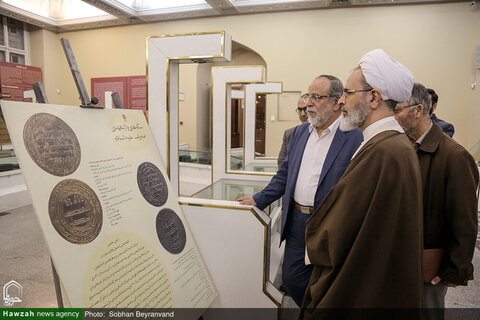 بالصور/ آية الله الأعرافي يتفقد المتحف الوطني بالعاصمة طهران