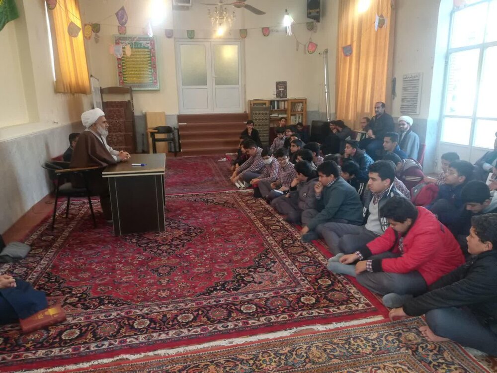 بهترین شرایط انسان سازی در حوزه ها فراهم است