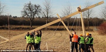 افراطیون آلمان 10 صلیب بزرگ در محل ساخت مسجد نصب کردند