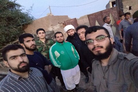 تصاویر/ حضور طلاب جهادی کرمانشاه در مناطق محروم خوزستانتصویری رپورٹ| کرمانشاہ کے علماء اور طلاب کی جانب سے ایران میں حالیہ سیلاب سے متاثرہ علاقہ میں امدادی کاروائی جاری