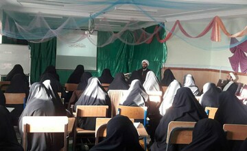 شرکت بانوان طلبه ایلام در کارگاه روش سخنرانی