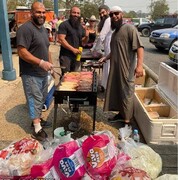 غذارسانی مردان مسلمان استرالیایی برای بازماندگان آتش سوزی در جنگل ها