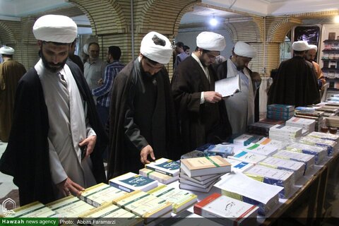 بالصور/ افتتاح معرض المنتجات البحثية لمؤسسة الإمام الخميني(ره) بقم المقدسة