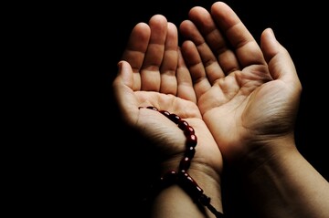 وقتی در بسته حرم هم مانع نمازشب بهلول نمی شود