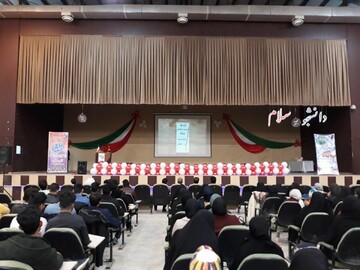 شرکت ۵۰۰ دانشجو و طلبه شهرستان فردوس در یک همایش