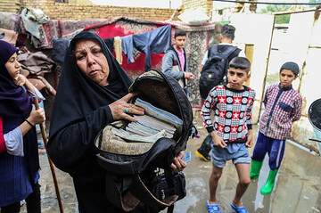 کتاب‌های دانش‌آموزان را آب برد/ به فکر آینده کودکان کوت عبدالله باشید