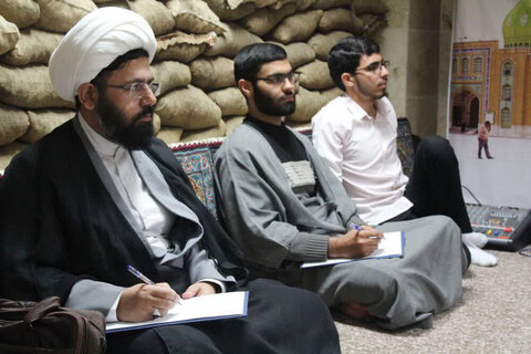 بالصور/ إقامة ورشة للتعليم الخطابة في مدرسة الإمام الصادق (ع) العلمية في مدينة قروة الإيرانية