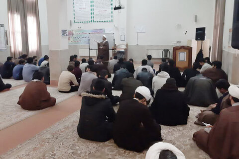 تصاویر/ برگزاری «کلاس مشاوره خانواده» در جمع اساتید و طلاب متاهل مدرسه علمیه کامیاران