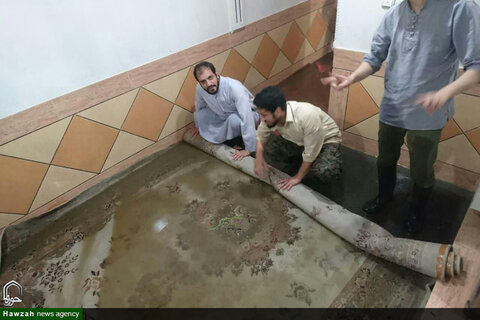 تصویری رپورٹ| بارش سے متاثرہ علاقوں میں ایرانی علماء اور دینی طالبعلمون کی جانب سے امدادی کارروائی
