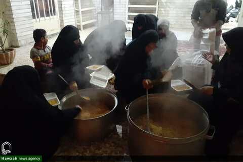 تلاش شبانه روزی طلاب خواهر پشت جبهه امدادرسانی