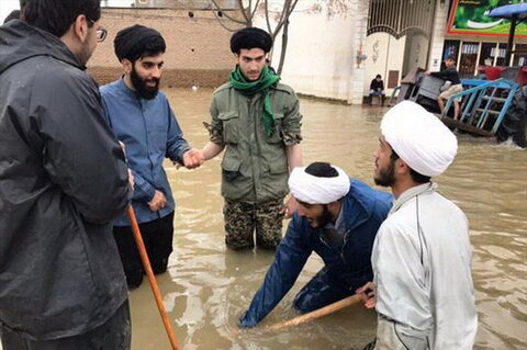 تصویری رپورٹ|ایرانی علماء اور دینی طلاب ملک بھر میں عوام کی خدمت میں پیش پیش