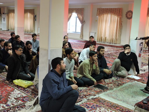 تصاویر / دوره ی آموزش تبدیل عضویت عادی به فعال بسیج طلاب مدرسه علمیه ولیعصر(عج) تبریز