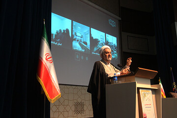 نخبگان موتور پیشران جامعه هستند