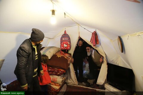 بالصور/ ممثل الولي  الفقيه في محافظة أذربيجان الشرقية يتابع وضع الإسكان للمتضررين من الزلزل في مدينة ميانة شمالي شرق إيران