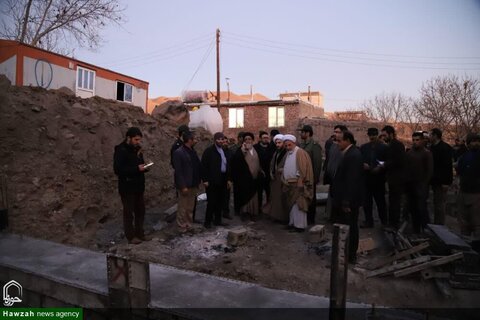 بالصور/ ممثل الولي  الفقيه في محافظة أذربيجان الشرقية يتابع وضع الإسكان للمتضررين من الزلزل في مدينة ميانة شمالي شرق إيران