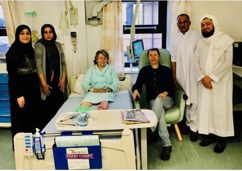 مسلمانان به عیادت از بیماران بستری در بلک برن رفتند