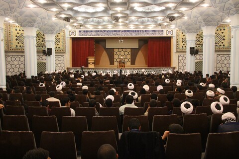 دیدار طلاب مدرسه علمیه شهید صدوقی فاز پنج با آیت الله مصباح یزدی