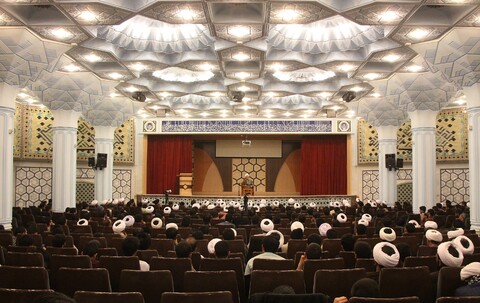 دیدار طلاب مدرسه علمیه شهید صدوقی فاز پنج با آیت الله مصباح یزدی